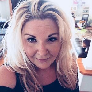 Meet your Posher, Dehlia